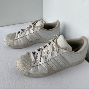 Adidas Superstar low-top sneakers in white leather with rubber shell toe - Sz 6